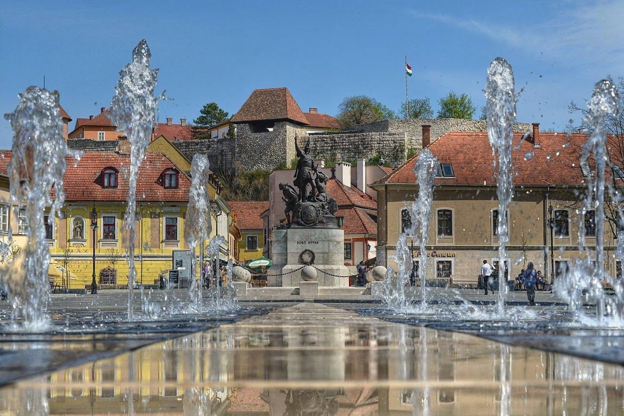 Minaret Apartman Eger Bagian luar foto
